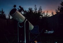 The Best Telescopes for Beginners in 2025: A Complete Buyer’s Guide Shaky phone photo of Jupiter’s colorful bands through eyepiece